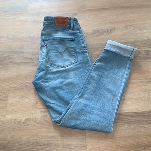 Levi’s Light Wash Ripped Jeans